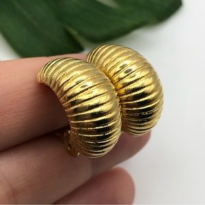 Vintage Monet Fluted Shrimp Hoop Clip On Earrings Gold Tone Signed 80s Retro